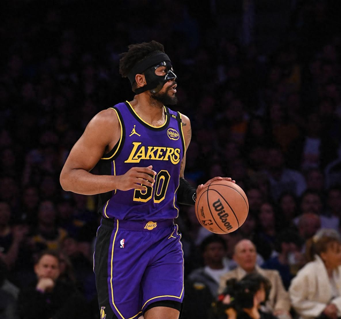 转折点！洛杉矶湖人主帅复盘，欧超杯最后时刻攻防权衡，气氛紧张，训练强度显著提升的简单介绍