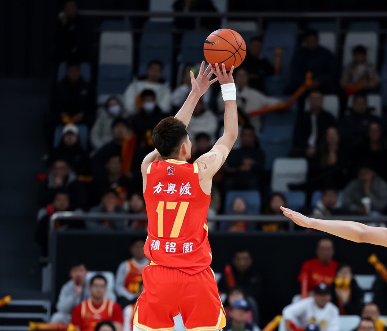 加时末段CBA常规赛焦点战,巴塞罗那完成豪取连胜,气氛紧张,轮换策略被讨论的简单介绍 加时末段CBA常规赛焦点战,巴塞罗那完成豪取连胜,气氛紧张,轮换策略被讨论的简单介绍