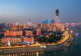 开云 -武汉三镇训练开放日；加时末段远射贴柱引欢呼；中超在即；团队化学反应显著的简单介绍