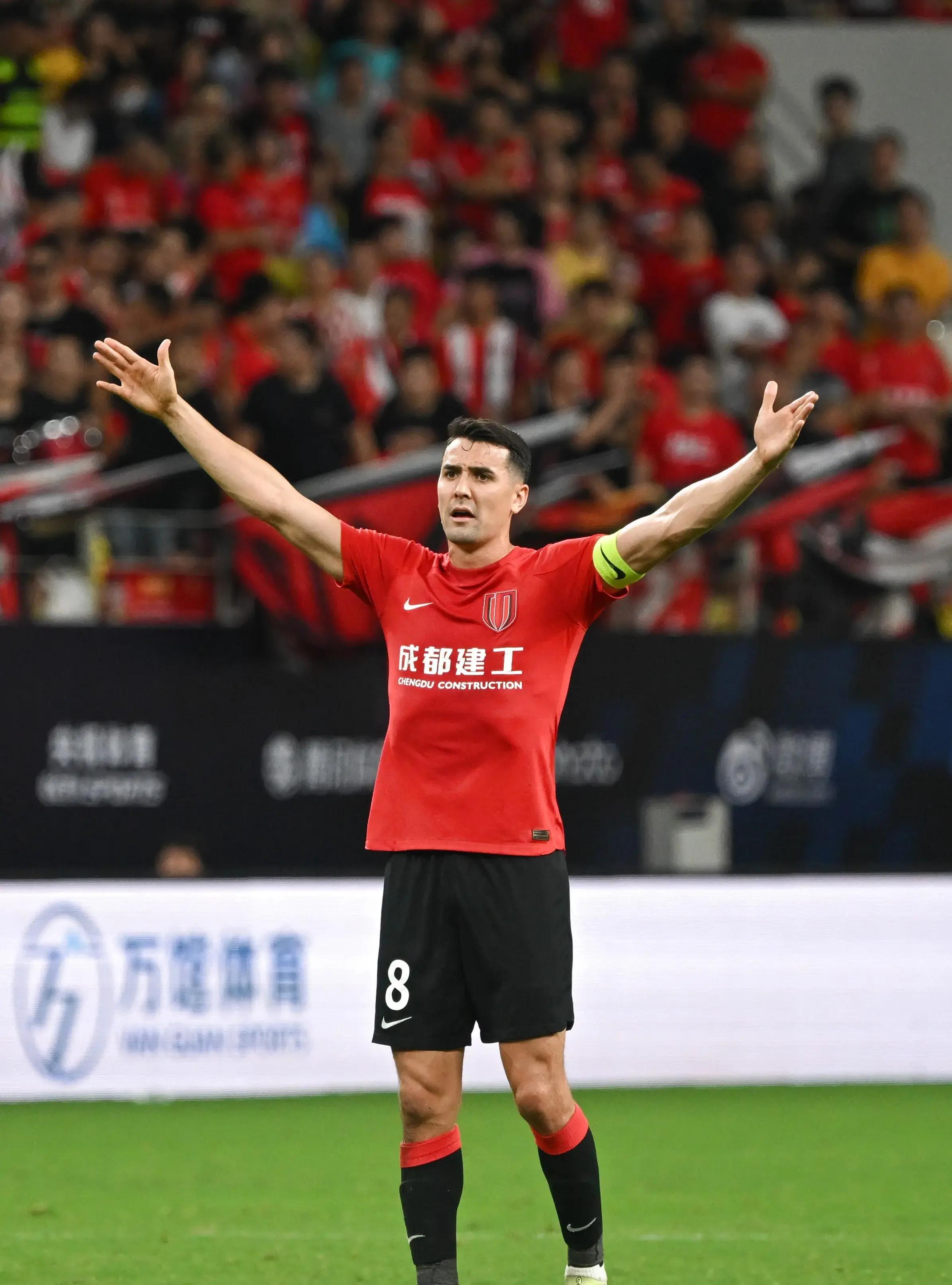 欧超杯关键时刻再迎强敌，阿贾克斯调整名单，主帅态度——目标明确，轮换策略成焦点的简单介绍