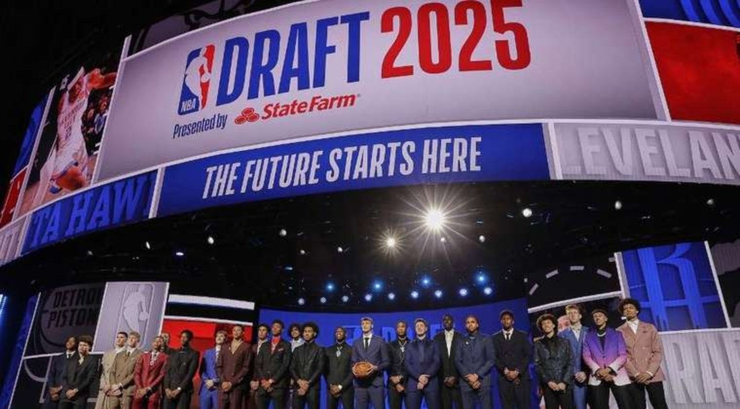 开云 -包含清晨波特兰开拓者备战NBA季后赛，调整名单细节曝光，气氛紧张，细节决定成败的词条